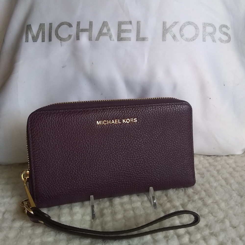 Michael Kors Wristlet in Vivacious Violet